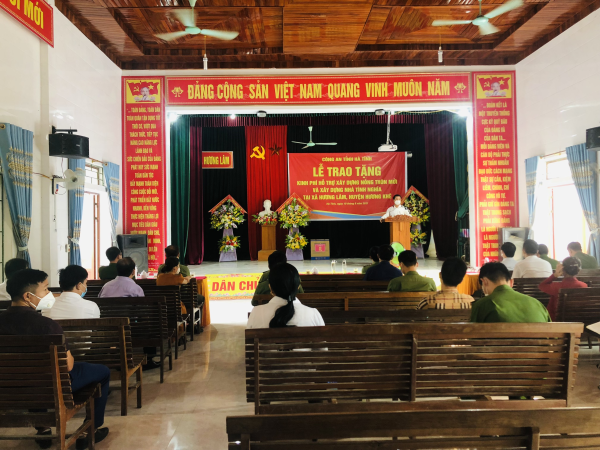 Công an tỉnh Hà Tĩnh thăm và trao tặng kinh phí hổ trợ xây dựng Nông thôn mới tại xã Hương Lâm