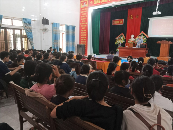 Gặp mặt trao đổi giữa Lãnh đạo xã và các em học sinh lớp 9 Trường THCS Hương Lâm.